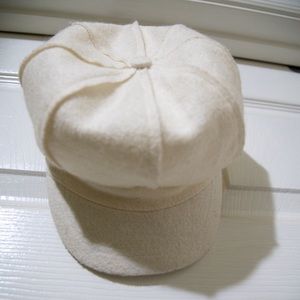 NineWest cream-colored white captains/newsboys hat